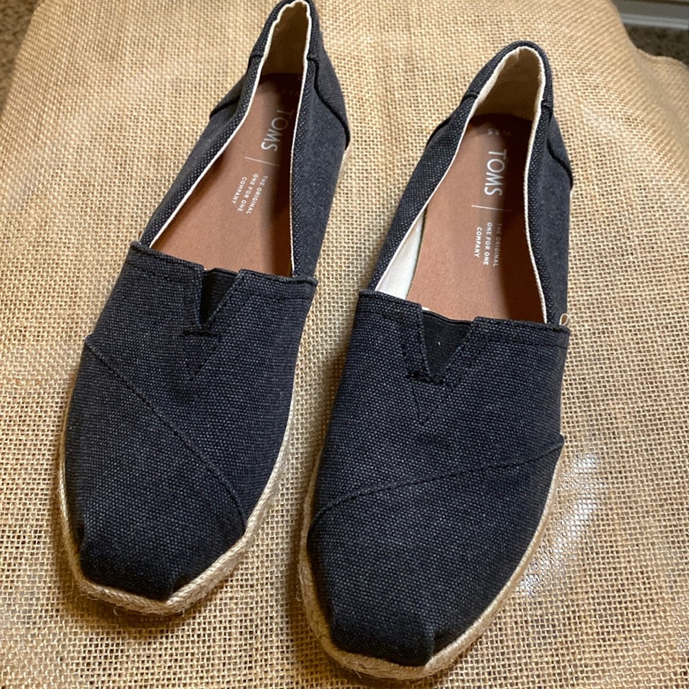 NWOT Black denim Toms